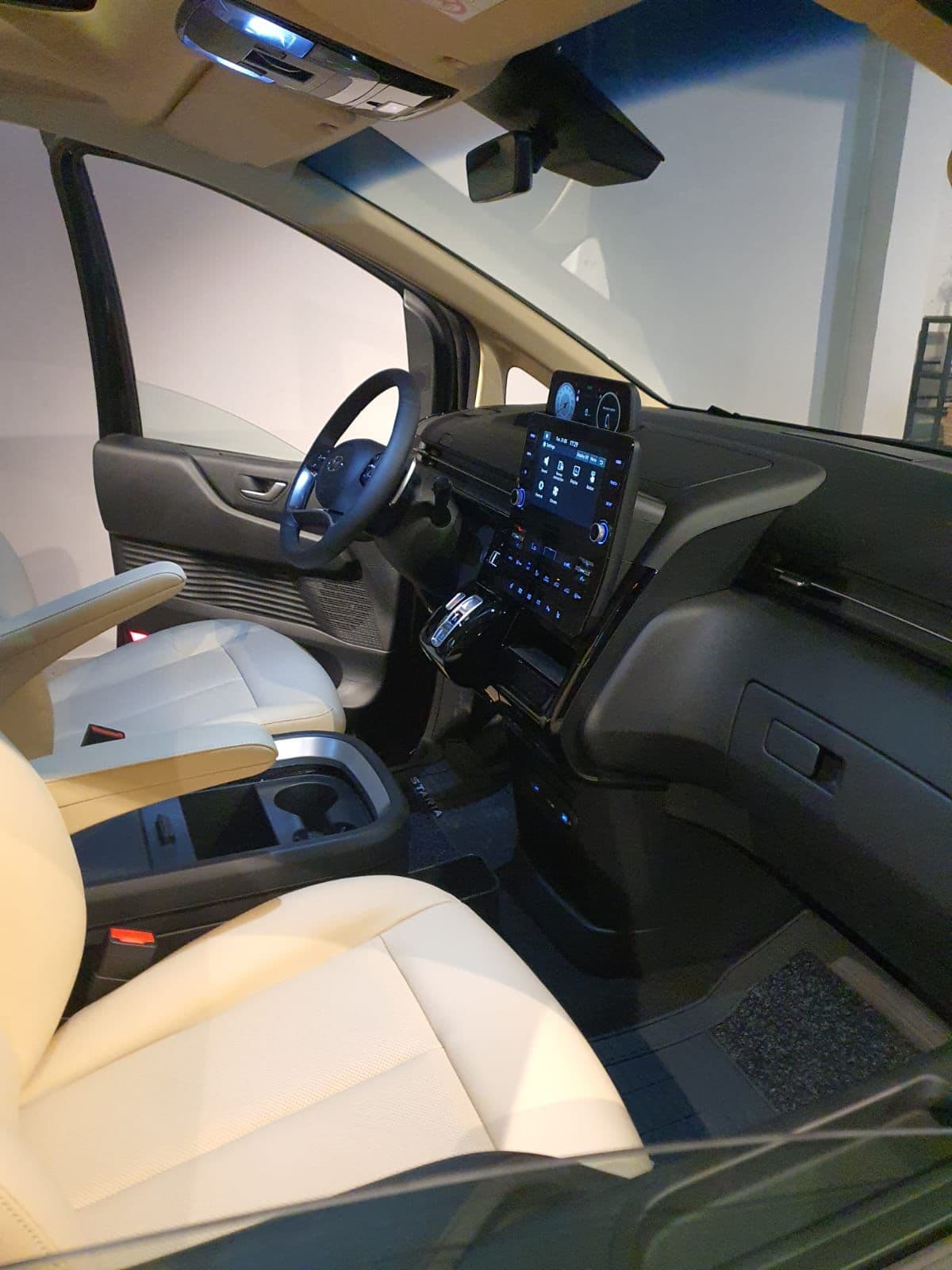 Luxury 8-seater van for private Israel tours, interior/exterior view 5