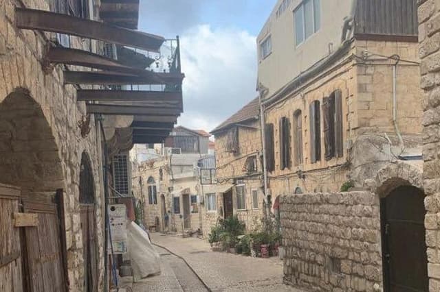 Visiting Tombs of Pious Jews (Zadikim) – Judaism Private Tour in North Israel image 3
